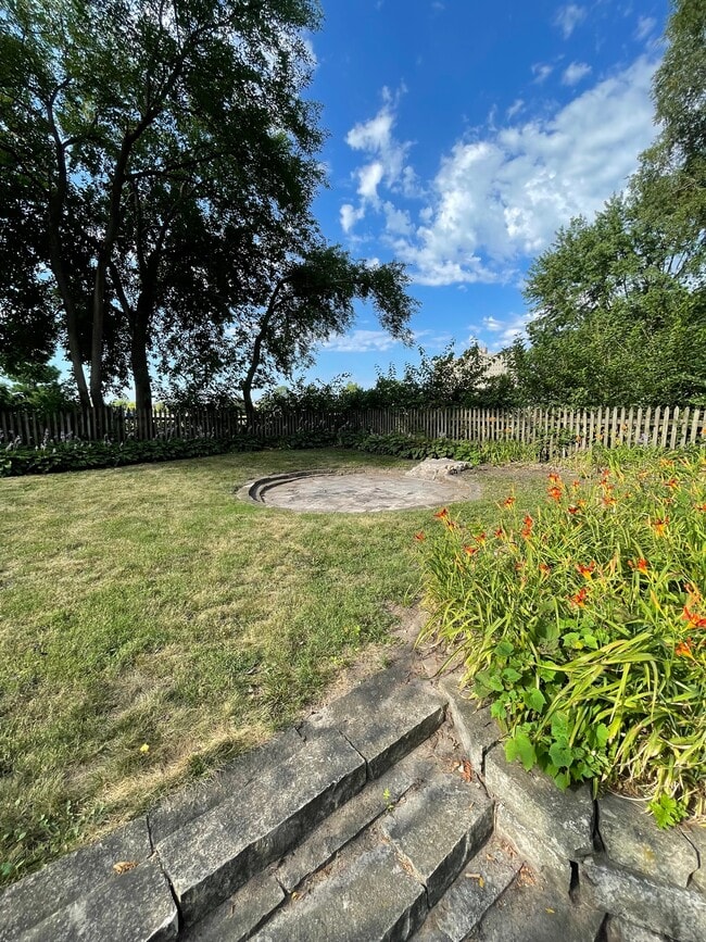 Building Photo - 2318 Storm St