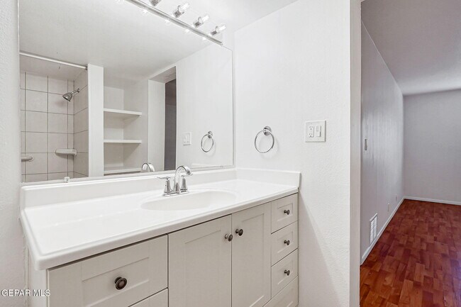 Building Photo - 252 Shadow Mountain Dr