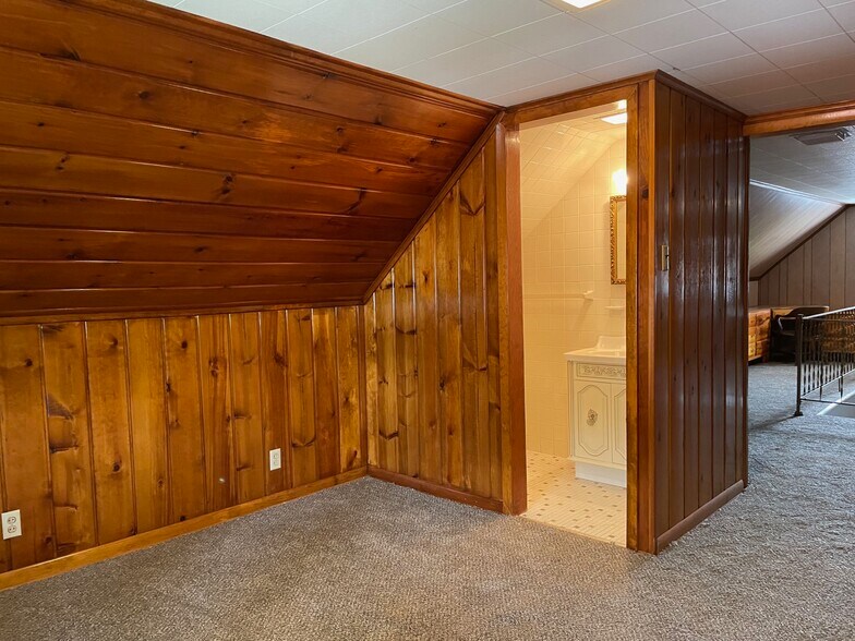 Building Photo - 4517 Lincoln Ave