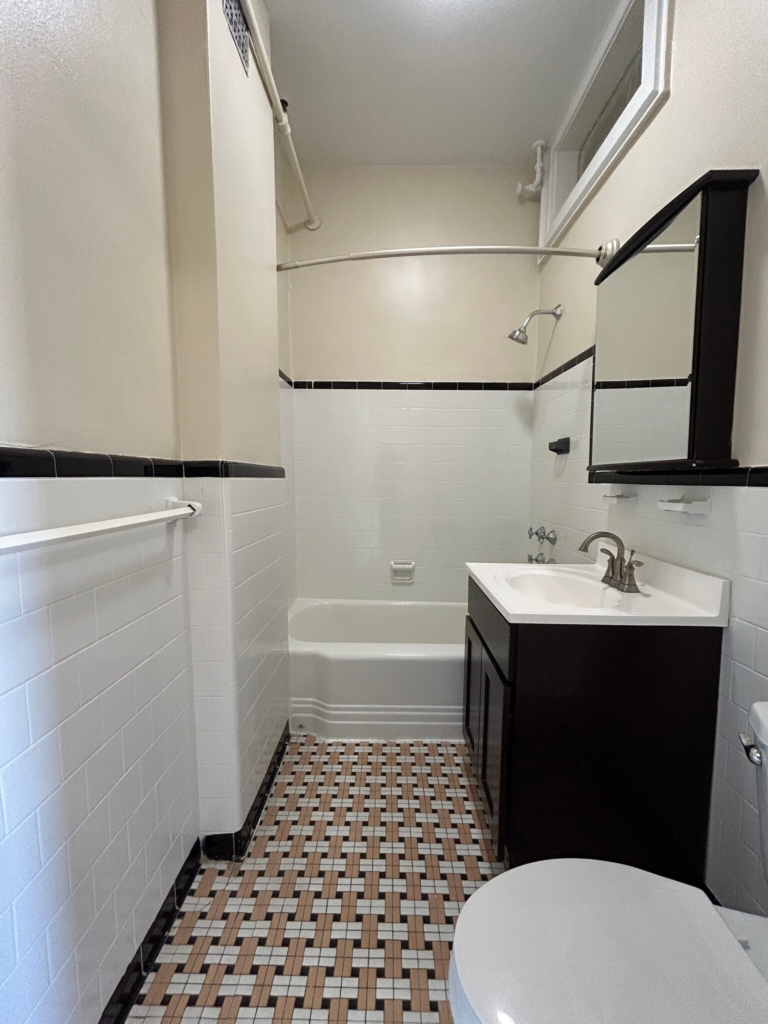 Building Photo - 1470 Beacon St