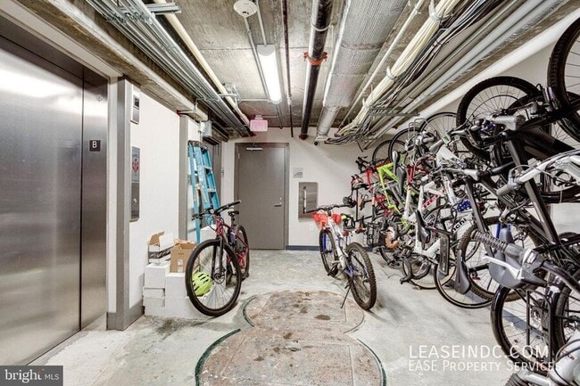 Building Photo - 1345 K St SE