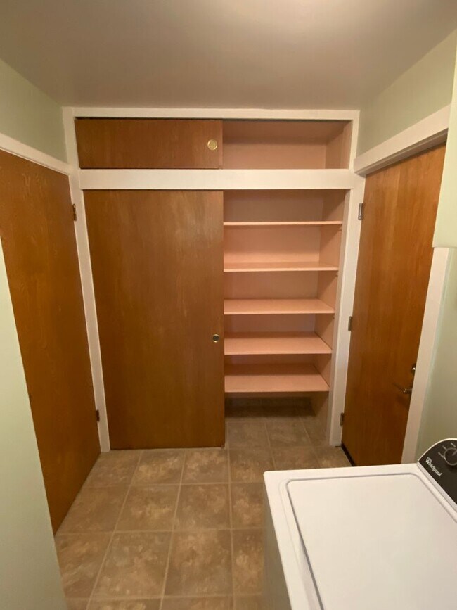 Building Photo - 301 Lacour Way
