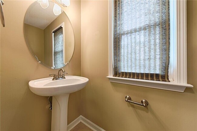 Building Photo - 13646 Weycroft Cir