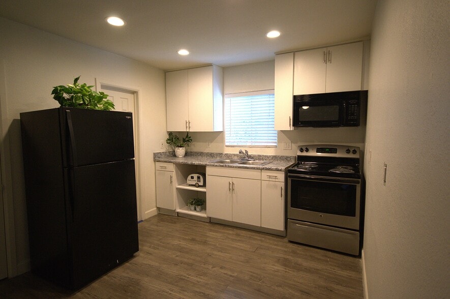 Kitchen - 9632 N 10th Ave