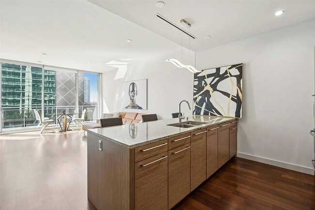 Building Photo - 2900 McKinnon St