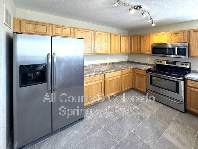 Building Photo - 5048 Weaver Dr