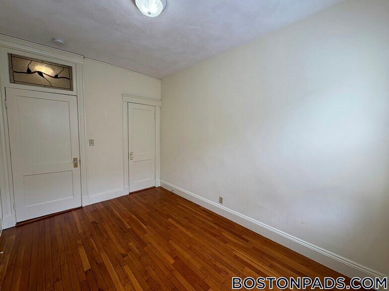 Building Photo - 124 Peterborough St