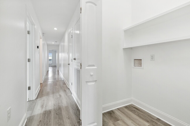 Building Photo - 1202 Thayer