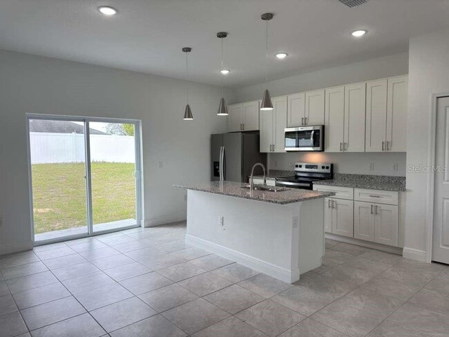 Building Photo - 6142 SW 154th Place Rd