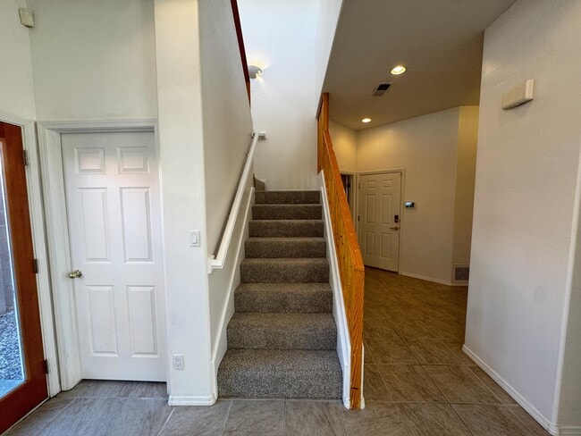 Building Photo - 4629 Spanish Sun Ave NE