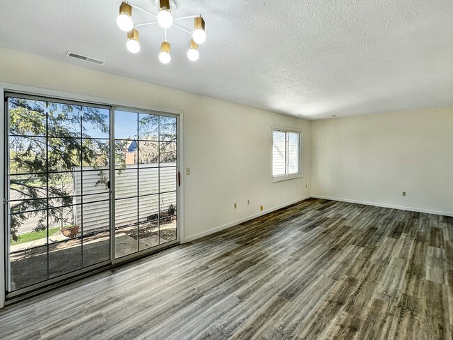 Building Photo - 607 E Burnsville Pkwy