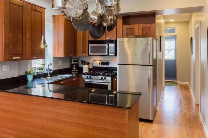 kitchen - 3436 N Ridgeway Ave