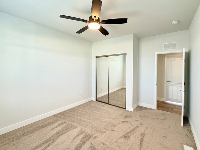 Building Photo - 11 Palm Via