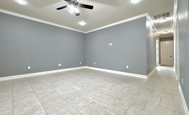 Building Photo - 3 Bed, 2 Bath Home in Pelican Point – Spac...