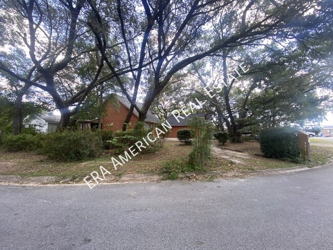 Building Photo - **PRICE REDUCED*****MOVE IN SPECIAL- First...