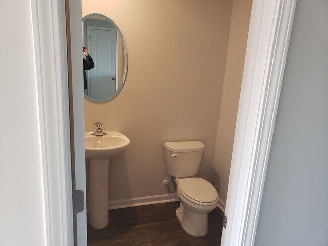 Building Photo - 2 story home in Lake Tyler