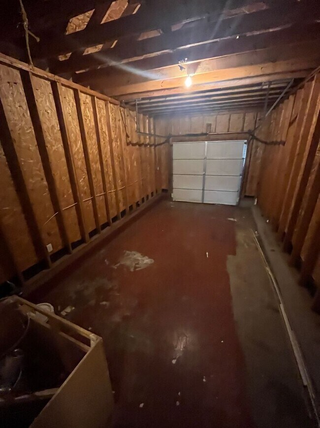 Building Photo - Beautifully renovated 3 bedroom house!