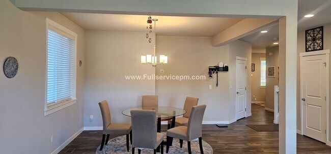 Building Photo - Newer Incredible home with all the amenities!