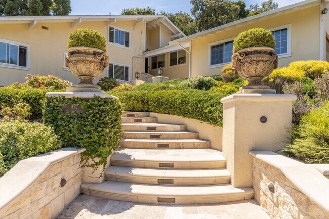 Building Photo - 977 Continental Dr