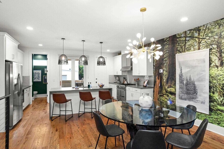 Building Photo - 776 E Argyle Ave