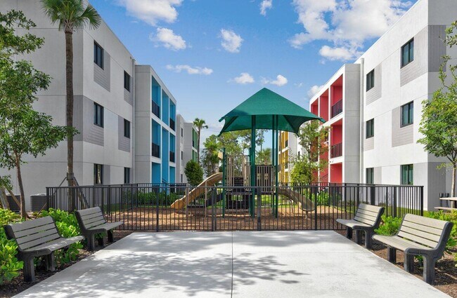 Building Photo - 4250 Lakewood Rd