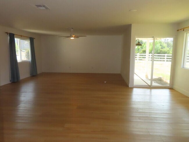 Building Photo - 29710 Vallejo Ave