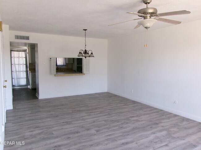 Building Photo - 6700 Escondido Dr