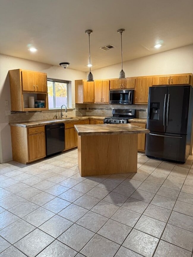 Building Photo - Close to Holloman AFB