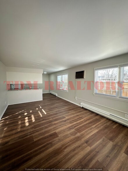 Building Photo - 302 E Clinton St