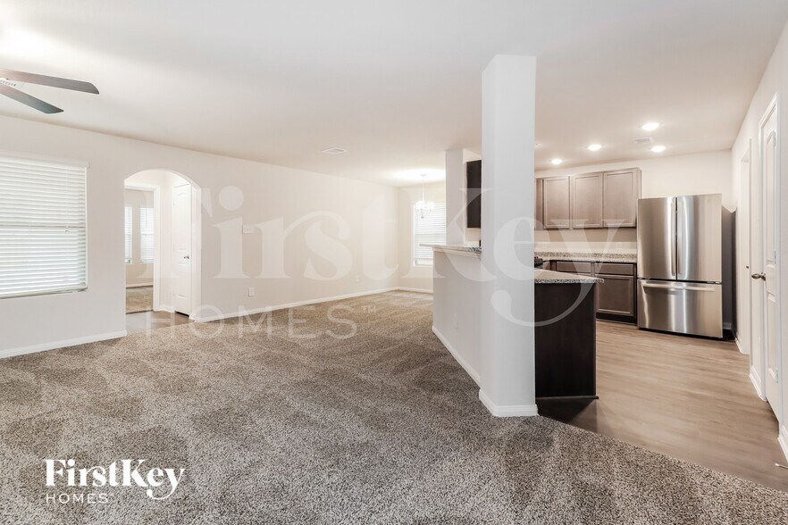 Building Photo - 25617 Roy Rogers Rd