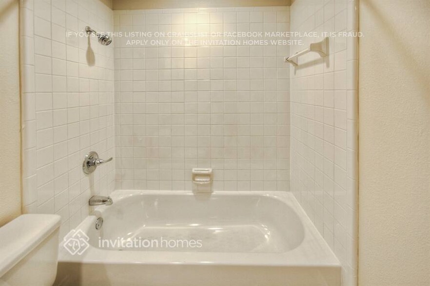 Building Photo - 1711 St James Dr
