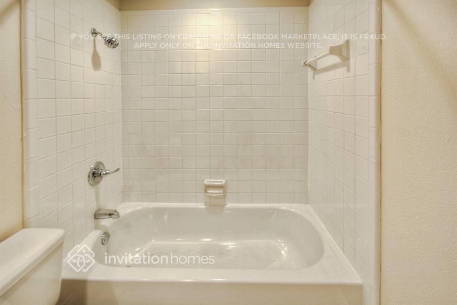 Building Photo - 1711 St James Dr