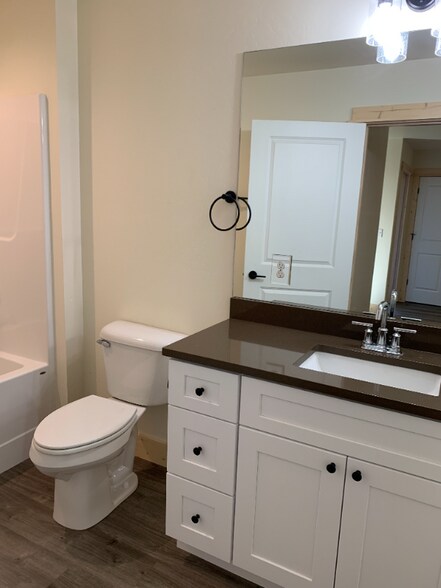 Building Photo - 995 Advance Dr