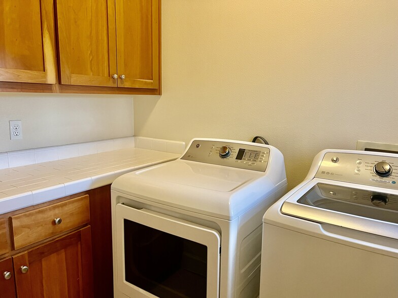 Building Photo - 853 Palou St