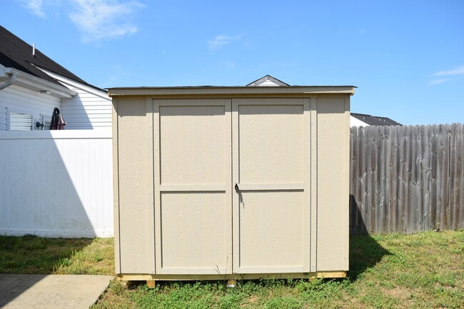 Building Photo - Wonderful 3 Bedroom 2 1/2 Bath Townhouse Now Available!