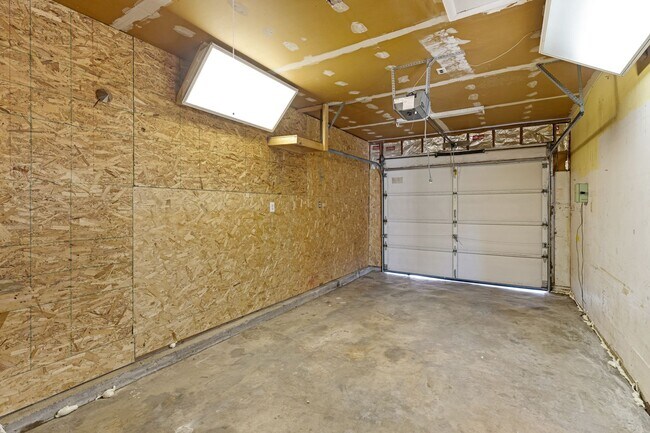 Building Photo - 2436 Launcelot Ct