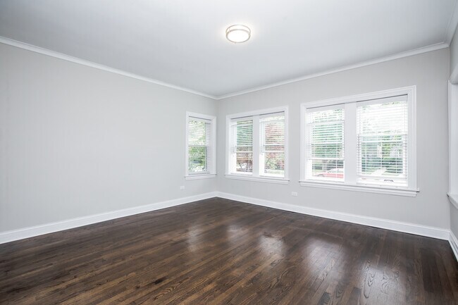 Building Photo - 2648 W Lunt Ave