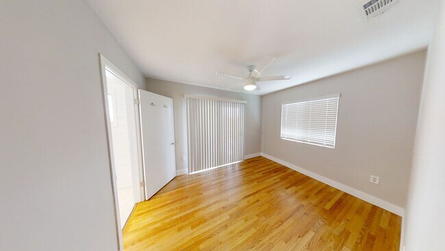 Building Photo - Newly Remodeled with Amazing Views!
