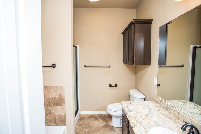 Building Photo - Charming 4 Bedroom, 2 Bath Two-Story Duplex