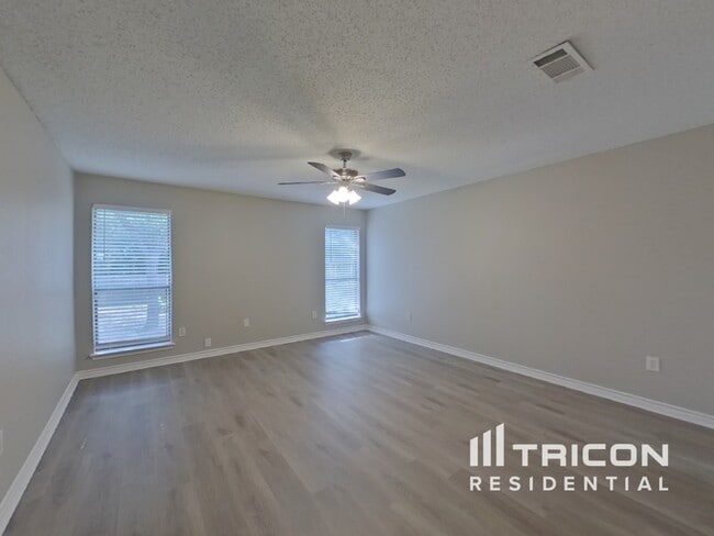 Building Photo - 4708 N Prairieview Ct