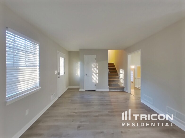 Building Photo - 30 Carriage Cir