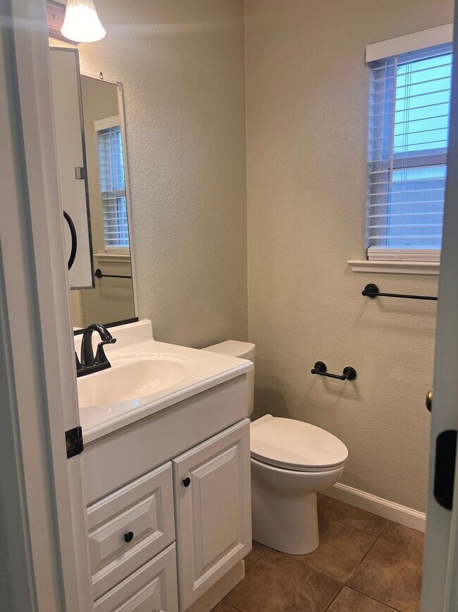 Building Photo - Large Two Story Home Recently Remodeled Available NOW