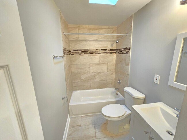 Building Photo - Newly Renovated 3 Bed 1 Bath Home In Balti...