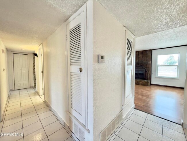 Building Photo - 3217 Funston Pl