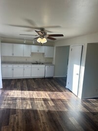 Building Photo - 4401-4415 Eastridge Dr