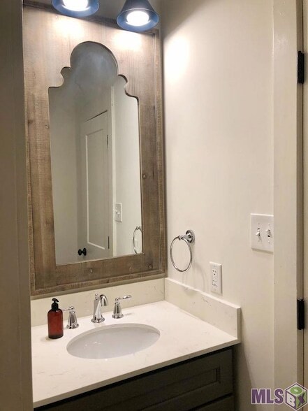 Building Photo - 1601 Letitia St