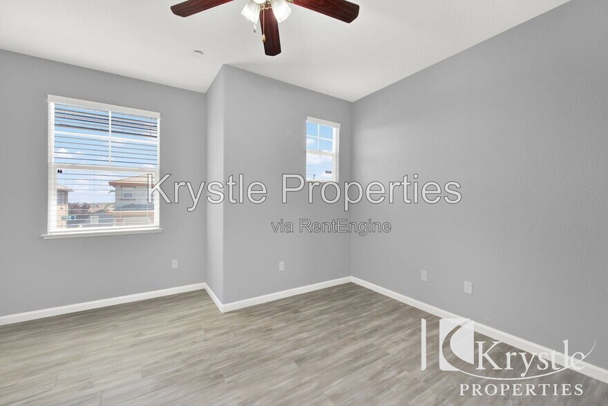Building Photo - 1649 Roma Dr