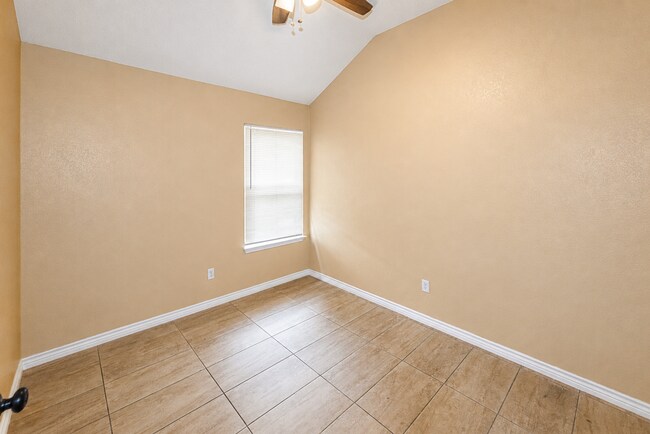 Building Photo - 2308 Woodlands Dr