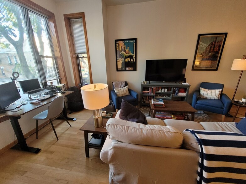 Building Photo - 1538 N Wood St