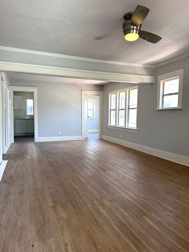 Building Photo - 469